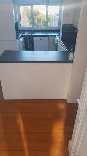 4 Bedroom Flat To Rent In Undine Street, Tooting Broadway, SW17