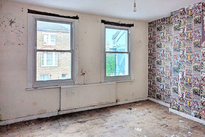 3 Bedroom Terraced House For Sale In Parish Lane, London, SE20