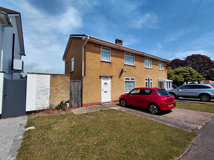 3 Bedroom Semi-Detached House For Sale In Barrington Road, Worthing, BN12