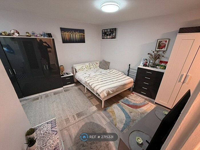 Studio To Rent In Linden House, London, NW10