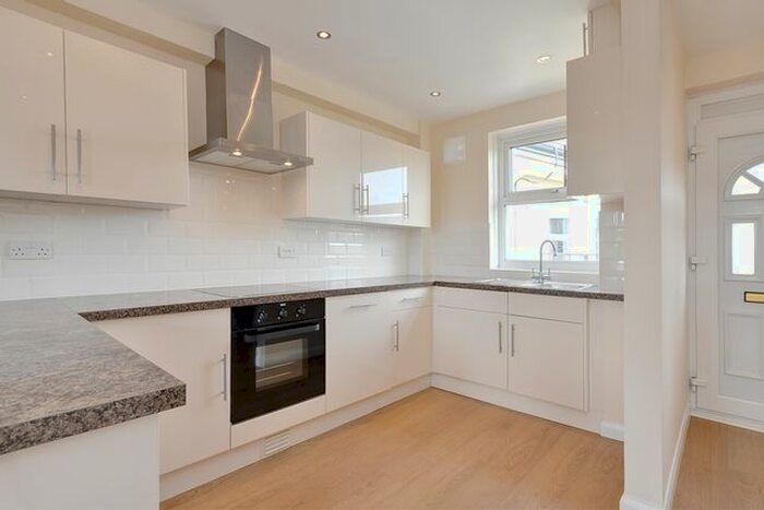 2 Bedroom Flat To Rent In Riverside Mansions, Milk Yard, Wapping, E1W