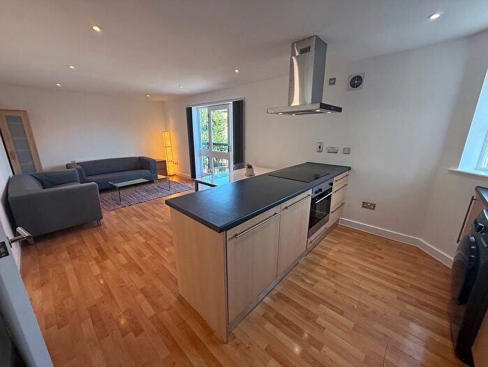 2 Bedroom Flat To Rent In Bethwin Road, London, SE5