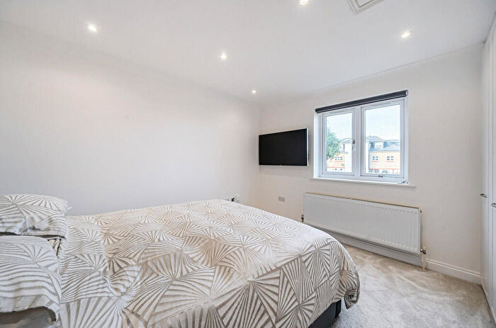 2 Bedroom Semi-Detached House For Sale In Wrythe Green Road, Carshalton, SM5