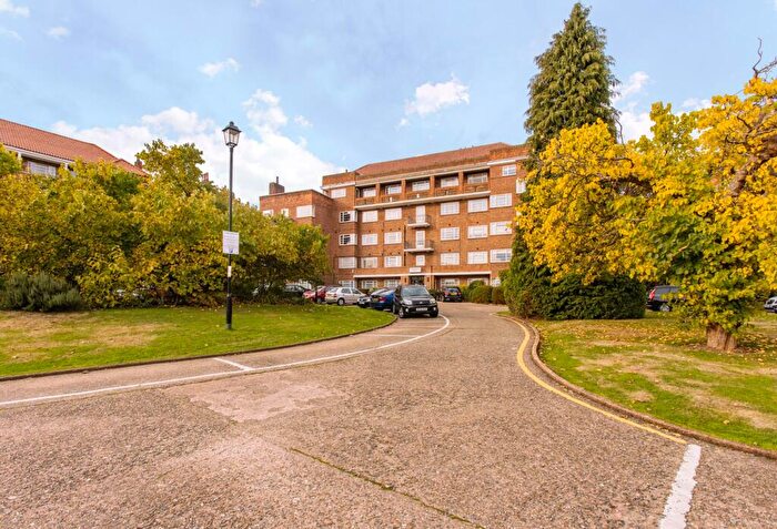 2 Bedroom Flat For Sale In Mulberry Close, Pembroke Hall Mulberry Close, NW4