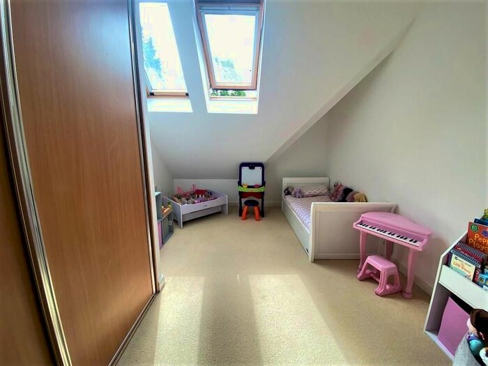 2 Bedroom Flat To Rent In Copthorne Common Road, Copthorne, Crawley, RH10