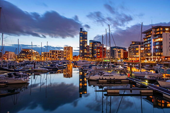 3 Bedroom Penthouse To Rent In The Moresby Tower, Admirals Quay, Ocean Way, Southampton, SO14
