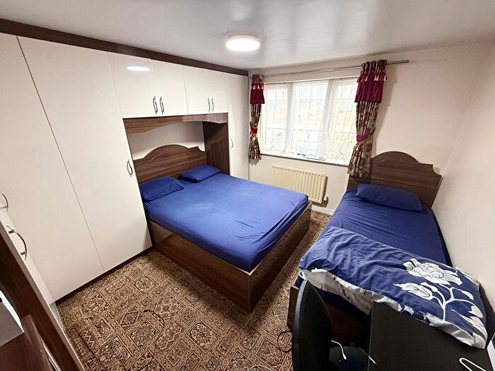2 Bedroom Flat To Rent In Apprentice Gardens, Northolt, UB5