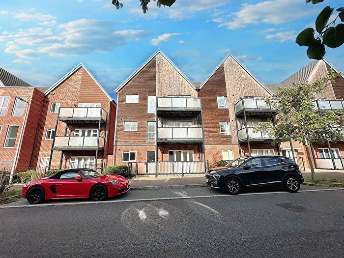 2 Bedroom Flat To Rent In Arthur Maybury Close, Ashford, TN23