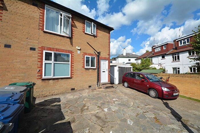 2 Bedroom Maisonette For Sale In Trinity Road, East Finchley, N2