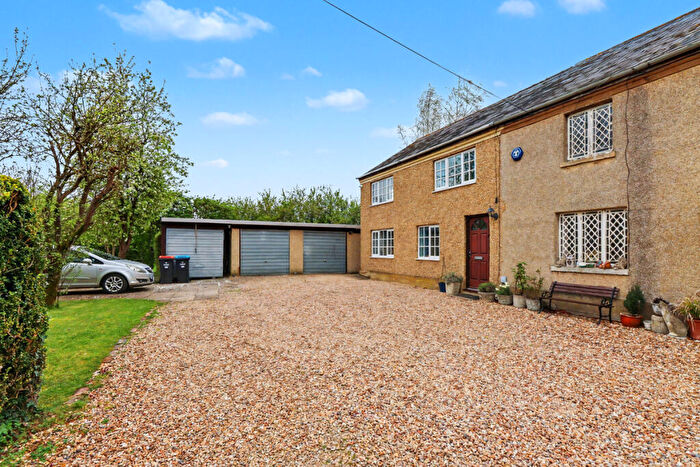 4 Bedroom Character Property For Sale In Newport Road, Newport Pagnell, MK16