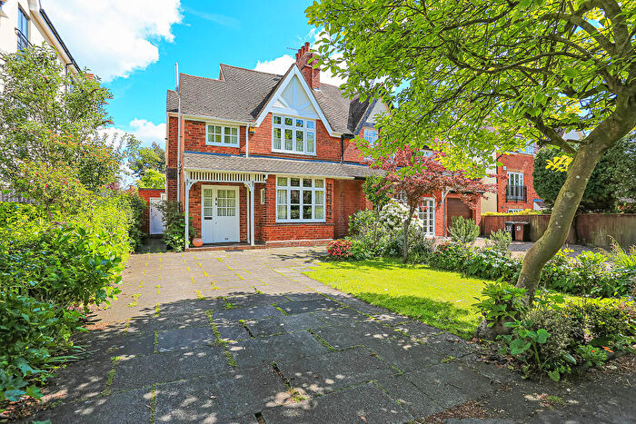 3 Bedroom Semi Detached House For Sale In School Lane, Solihull, B91