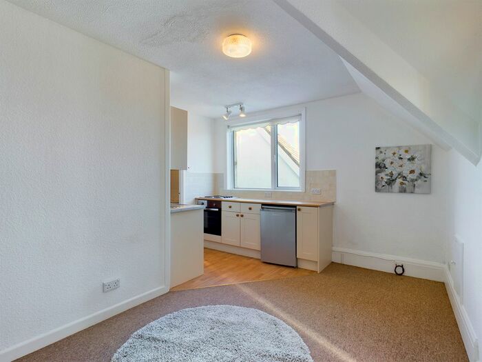 1 Bedroom Flat To Rent In Warefield Road, Paignton TQ3