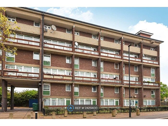 3 Bedroom Maisonette To Rent In Dovet Court, London, SW8
