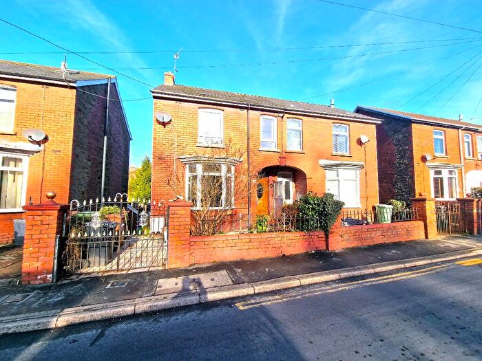 2 Bedroom Semi Detached House For Sale In Bryngwyn Road, Newbridge, NP11