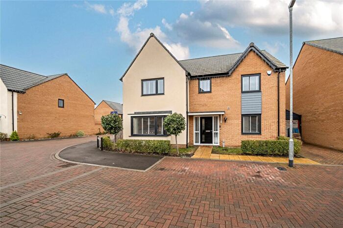 4 Bedroom Detached House For Sale In Aventine Grove, Houghton Regis, Dunstable, LU5