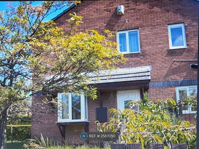 3 Bedroom Semi-Detached House To Rent In Sable Crest, Bradford, BD2
