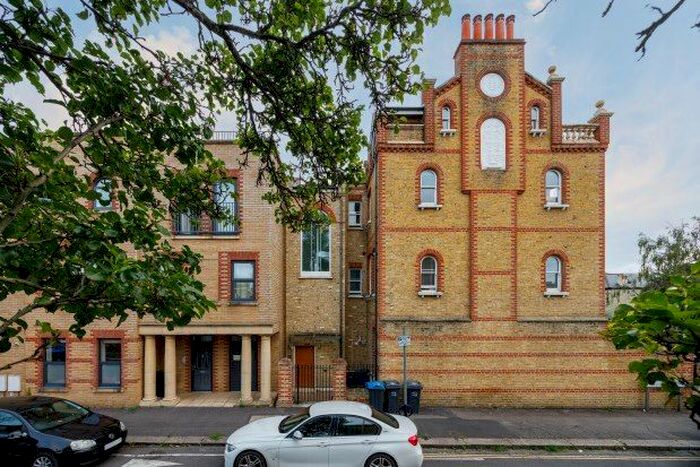 3 Bedroom Flat To Rent In Wilton Crescent, London, SW19