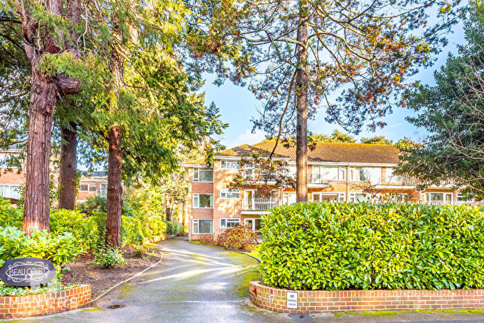 2 Bedroom Flat For Sale In Portarlington Road, Bournemouth, BH4