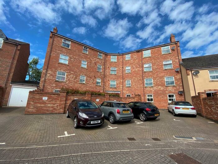 2 Bedroom Apartment To Rent In Crowell Mews, Aylesbury, HP19