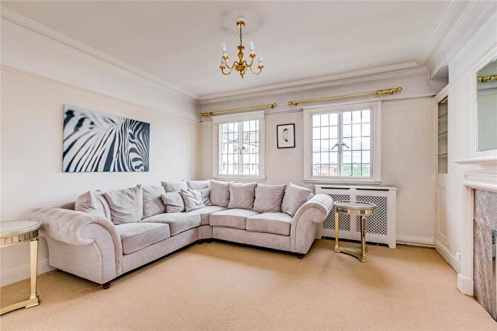 2 Bedroom Apartment To Rent In Chiltern Court, Baker Street, London, NW1