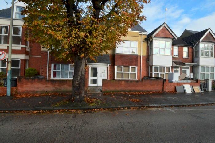 2 Bedroom Flat To Rent In County Road, Swindon, SN1