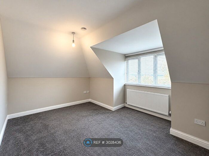 2 Bedroom Flat To Rent In Maxwell Court, Bournemouth, BH11