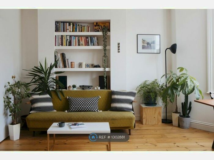 2 Bedroom Flat To Rent In Brailsford Road, London SW2