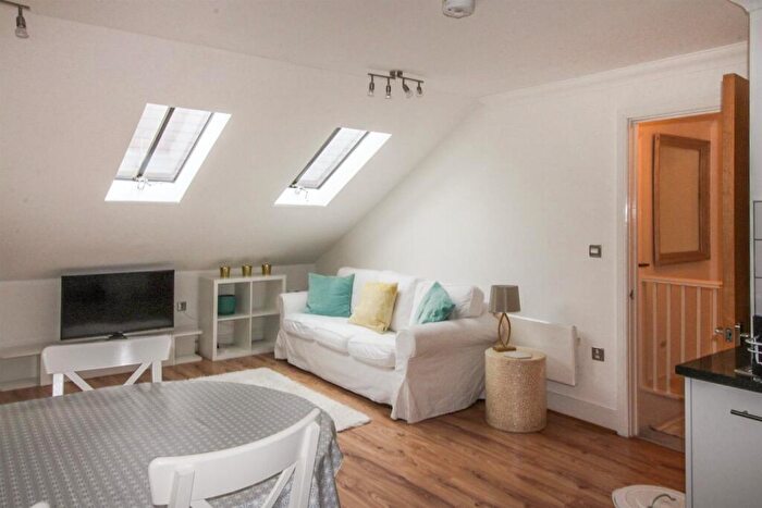 2 Bedroom Apartment To Rent In River Bank, East Molesey, KT8