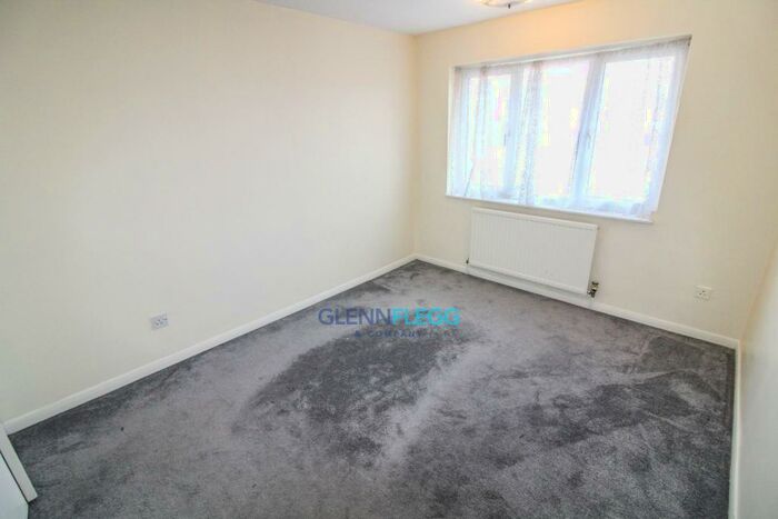 3 Bedroom House To Rent In Hadlow Court, Slough, SL1