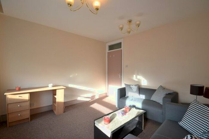 2 Bedroom Flat To Rent In Holland Road, Kensington, W14