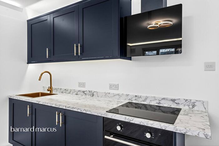 2 Bedroom Apartment For Sale In Elspeth Road, London, SW11