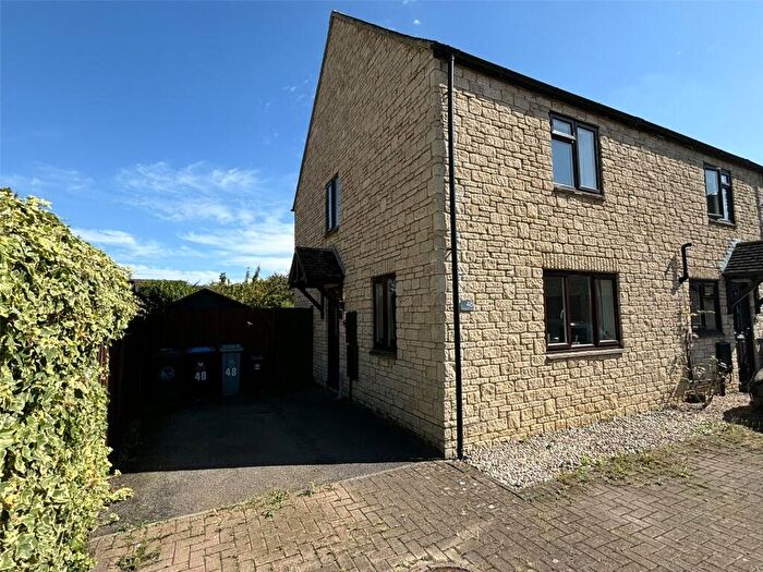3 Bedroom End Of Terrace House For Sale In Campden Close, Witney, Oxfordshire, OX28
