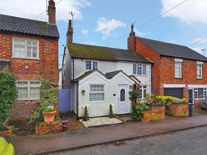 2 Bedroom Cottage For Sale In Church Street, Lidlington, Bedfordshire, MK43