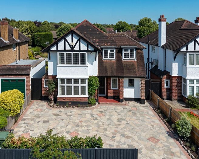 5 Bedroom Detached House For Sale In South View, Bromley, BR1