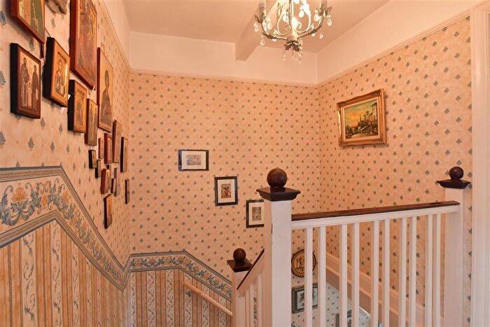 3 Bedroom Terraced House For Sale In Headley Drive, Ilford, Essex, IG2