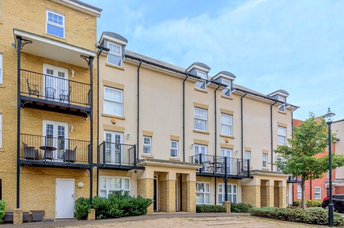 4 Bedroom Town House To Rent In Sullivan Row, Bromley, BR2