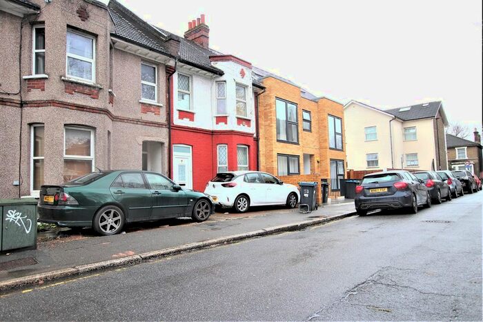 2 Bedroom Maisonette To Rent In St James's Park, Croydon, CR0