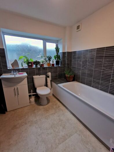 4 Bedroom Property To Rent In Western Street, Sandfields, Swansea, SA1