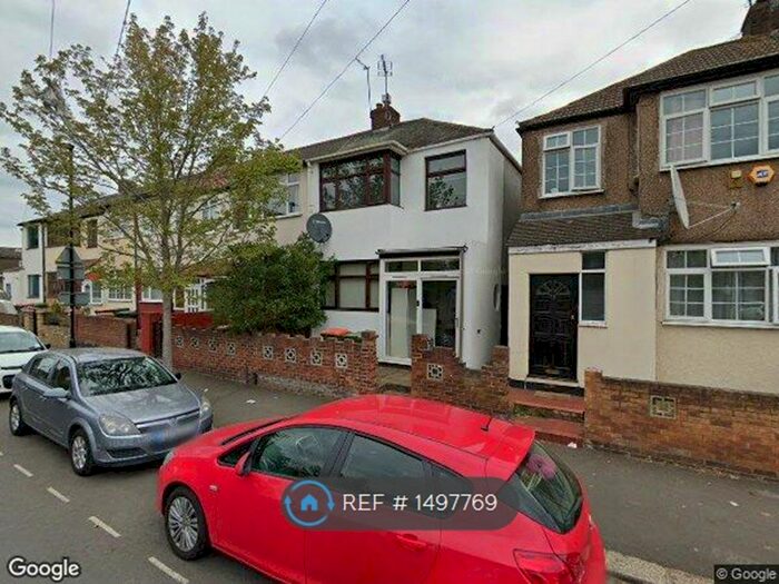3 Bedroom End Of Terrace House To Rent In Baxter Road, London, E16
