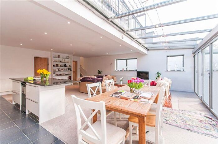3 Bedroom Terraced House To Rent In Fitzroy Park, Highgate, N6