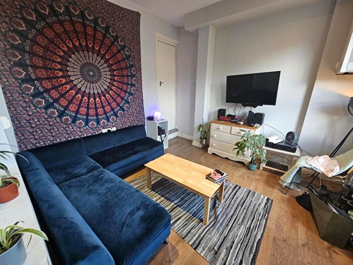 5 Bedroom House To Rent In Wrangthorne Terrace, Leeds, LS6