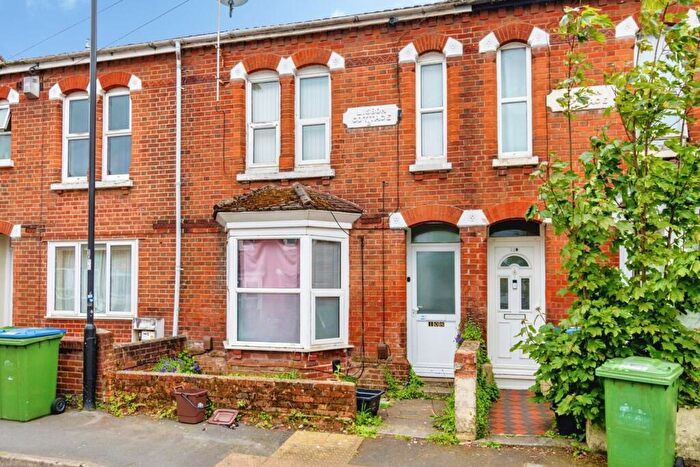 4 Bedroom Terraced House For Sale In Milton Road, Southampton, Hampshire, SO15