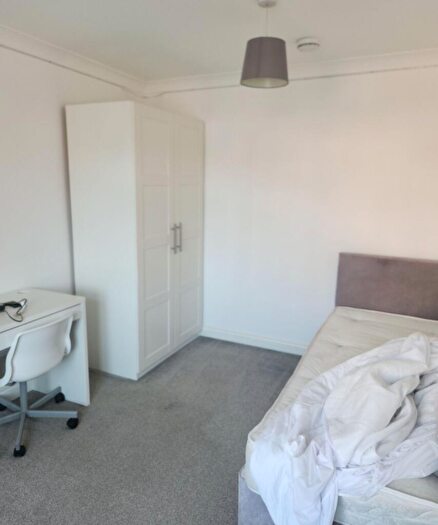 6 Bedroom House To Rent In Conygre Grove, Bristol, BS34