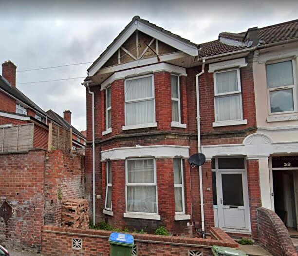 7 Bedroom End Of Terrace House To Rent In Tennyson Road, SO17