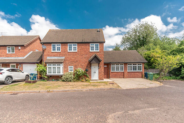 3 Bedroom Detached House For Sale In Newlands Close, Hatch End, Pinner, HA5