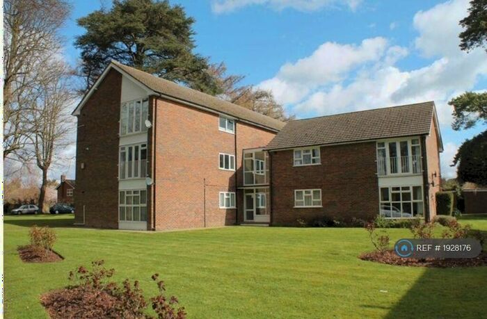 2 Bedroom Maisonette To Rent In Courtlands Crescent, Banstead, SM7