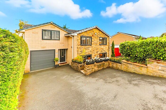 5 Bedroom Detached House For Sale In Vine Close, Clifton, HD6