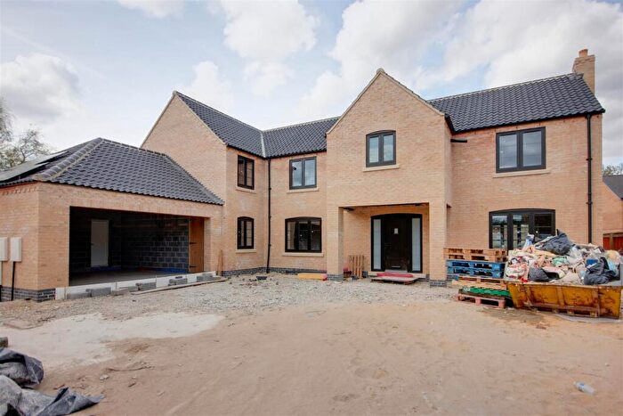 5 Bedroom Detached House For Sale In West End Farm Close, South Cave, HU15