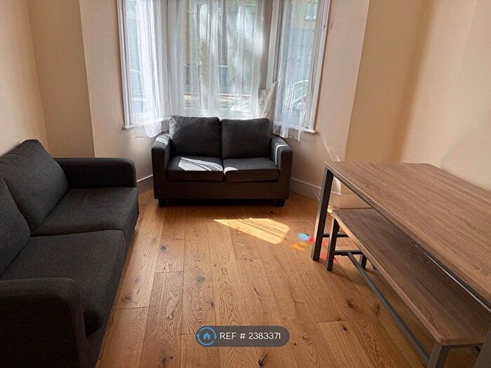 4 Bedroom Terraced House To Rent In London, London, SE5