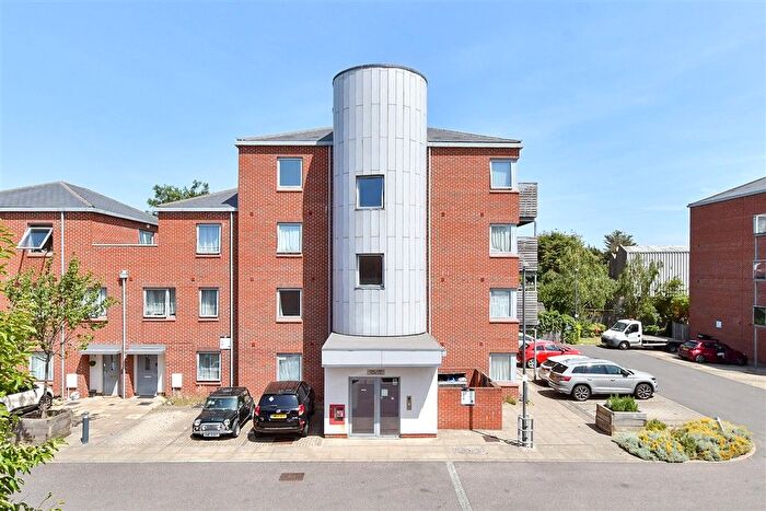 1 Bedroom Flat For Sale In Serpentine Close, Chadwell Heath, Essex, RM6